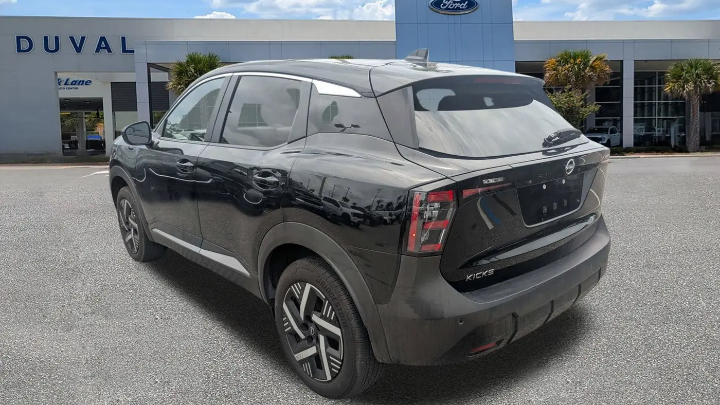 2025 Nissan Kicks SV