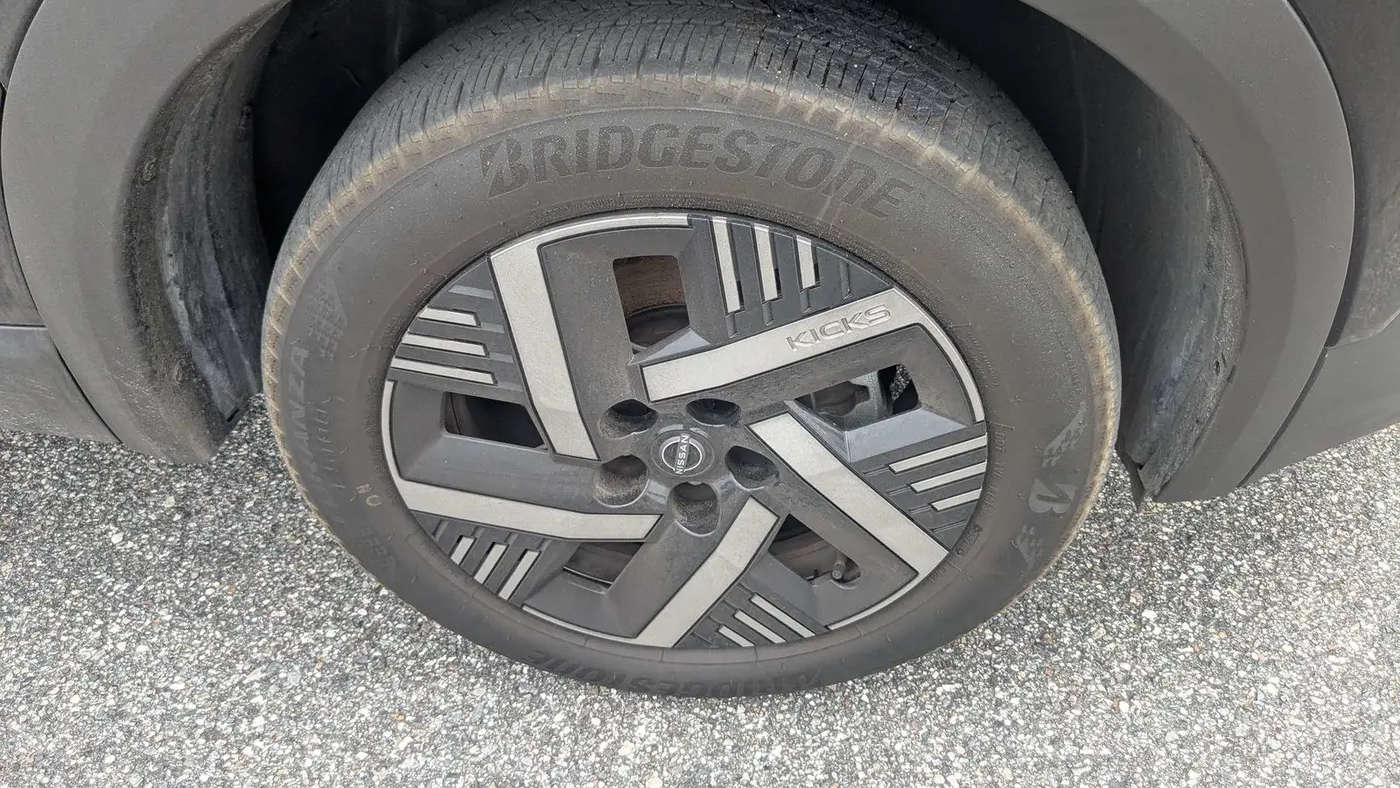 2025 Nissan Kicks SV