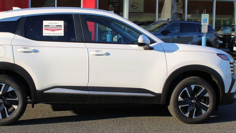 2025 Nissan Kicks SV
