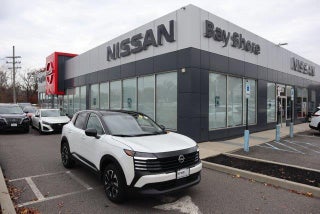 2025 Nissan Kicks with Aspen White Tricoat/Super Blac Exterior