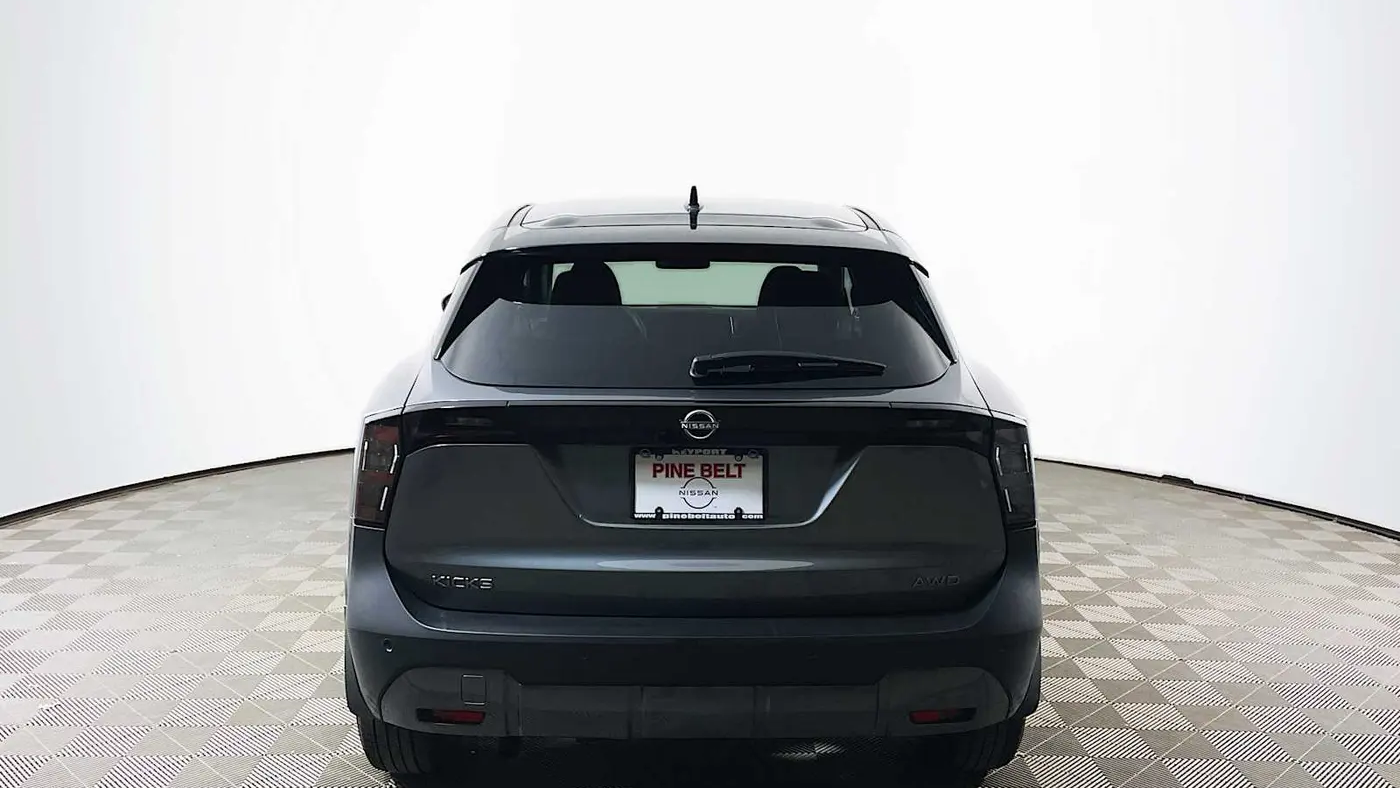 2025 Nissan Kicks SV