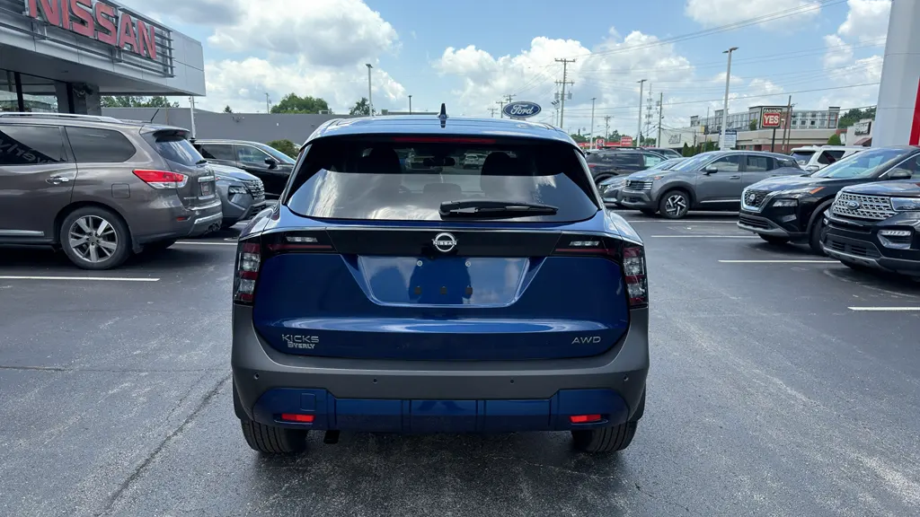 2025 Nissan Kicks SV