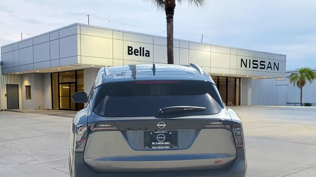 2025 Nissan Kicks SR
