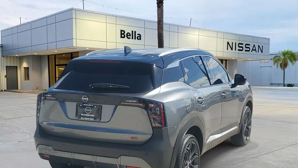 2025 Nissan Kicks SR