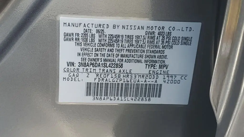 2025 Nissan Kicks SR