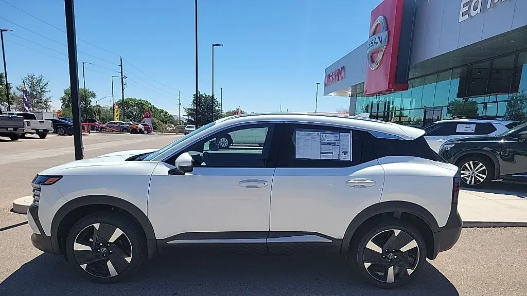 2025 Nissan Kicks SR