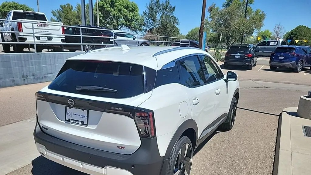 2025 Nissan Kicks SR