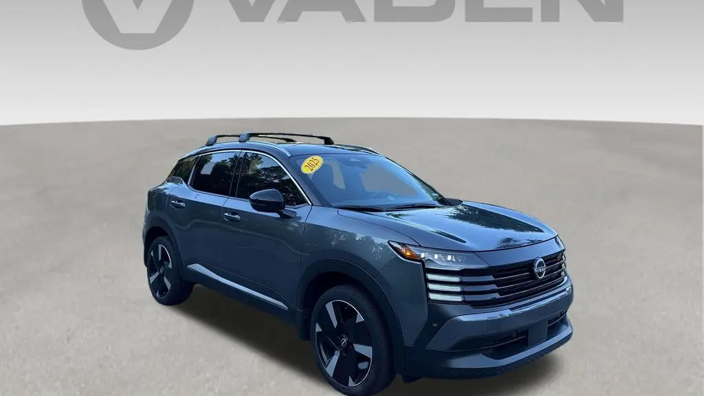 2025 Nissan Kicks SR
