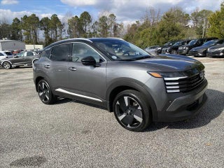 2025 Nissan Kicks with Gun Metallic/Super Black Exterior