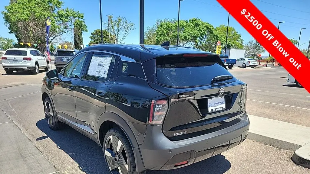 2025 Nissan Kicks SR