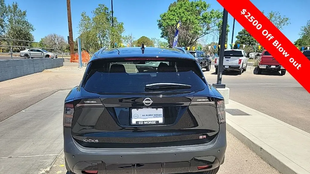 2025 Nissan Kicks SR