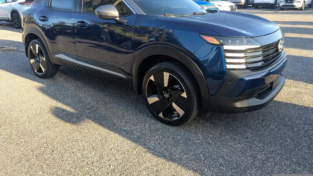 2025 Nissan Kicks SR