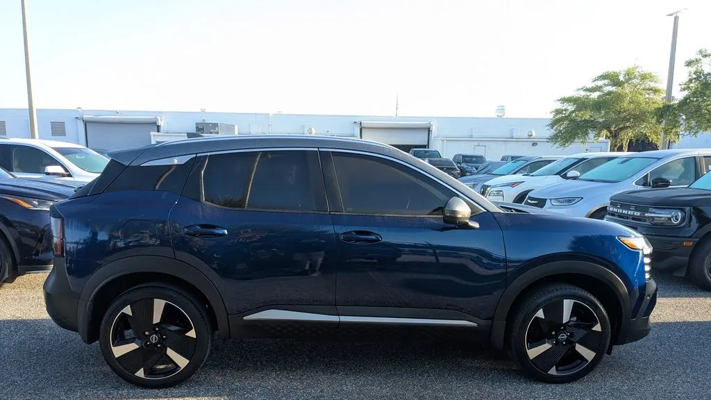 2025 Nissan Kicks SR