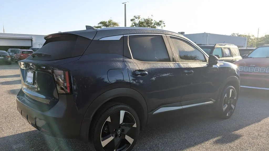 2025 Nissan Kicks SR