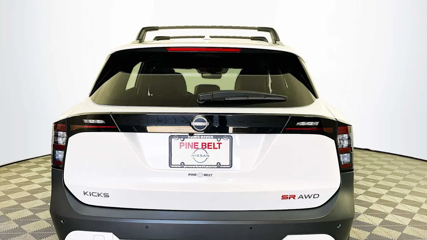 2025 Nissan Kicks SR