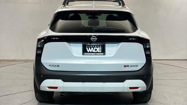 2025 Nissan Kicks SR