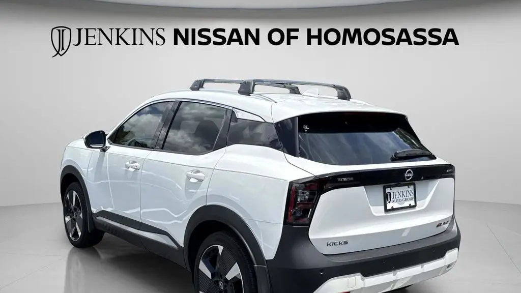 2025 Nissan Kicks SR