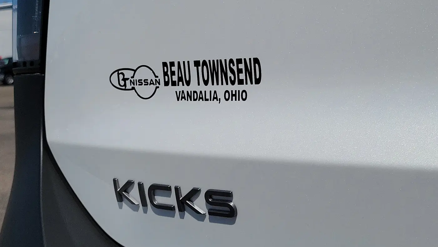 2025 Nissan Kicks SR