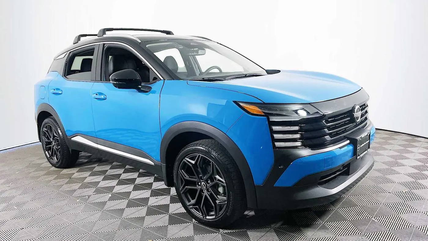 2025 Nissan Kicks SR