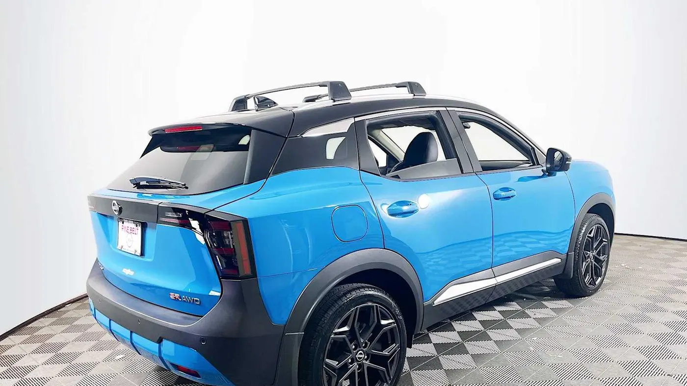 2025 Nissan Kicks SR