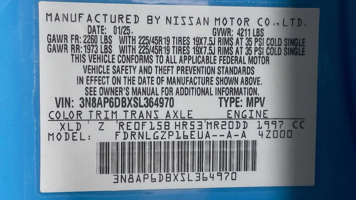 2025 Nissan Kicks SR