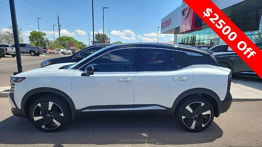 2025 Nissan Kicks SR