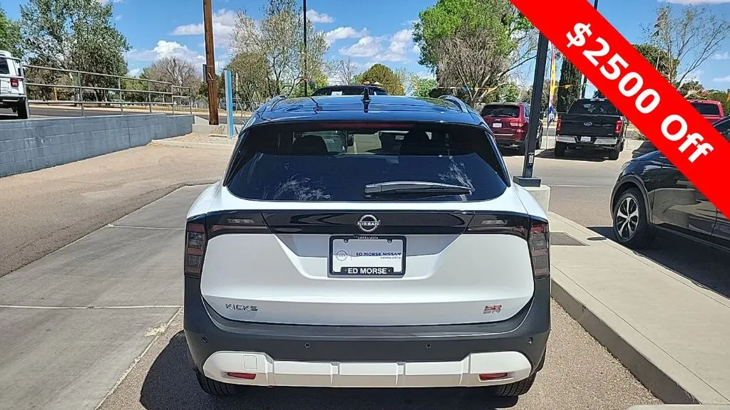 2025 Nissan Kicks SR