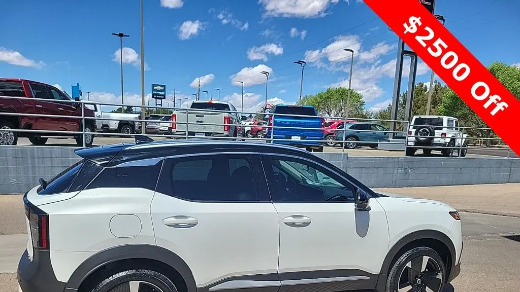 2025 Nissan Kicks SR