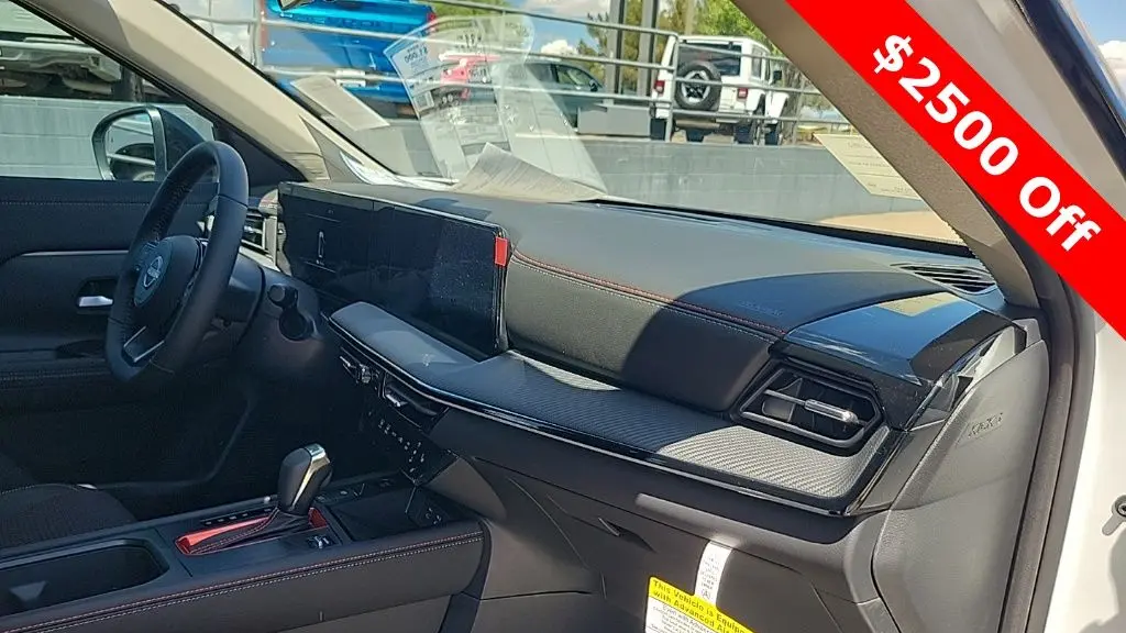2025 Nissan Kicks SR