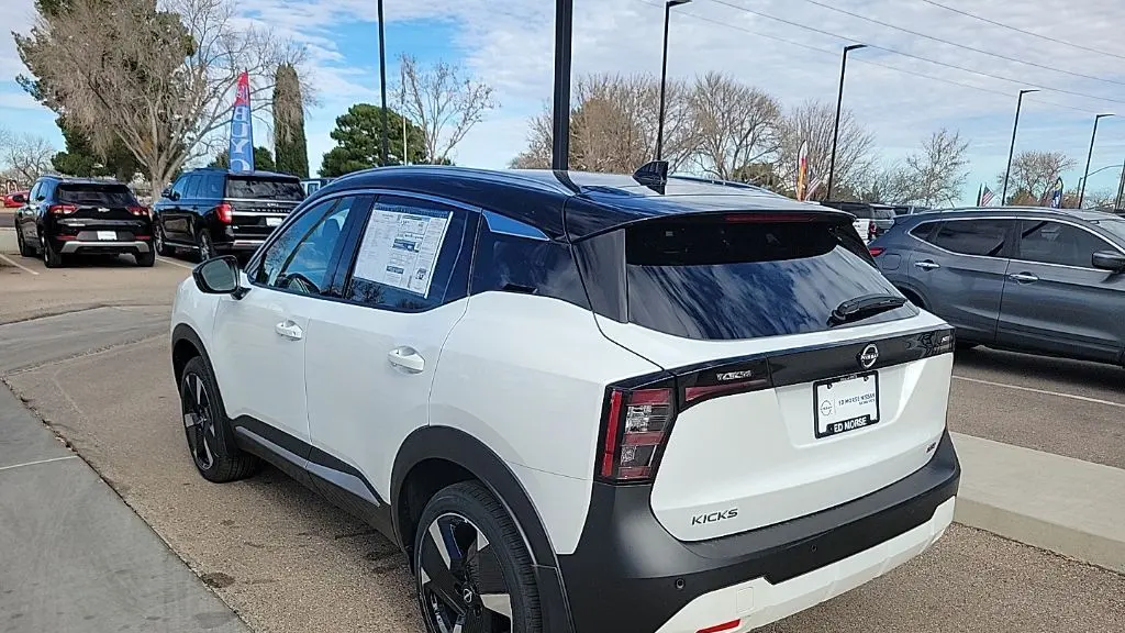 2026 Nissan Kicks SR