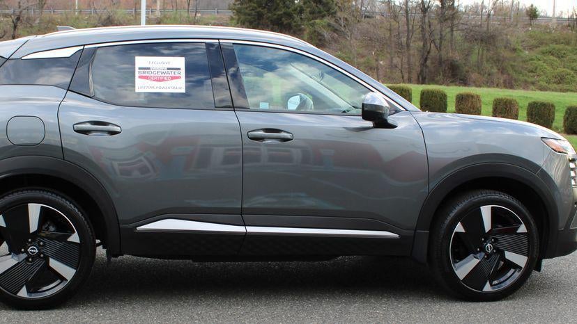 2025 Nissan Kicks SR