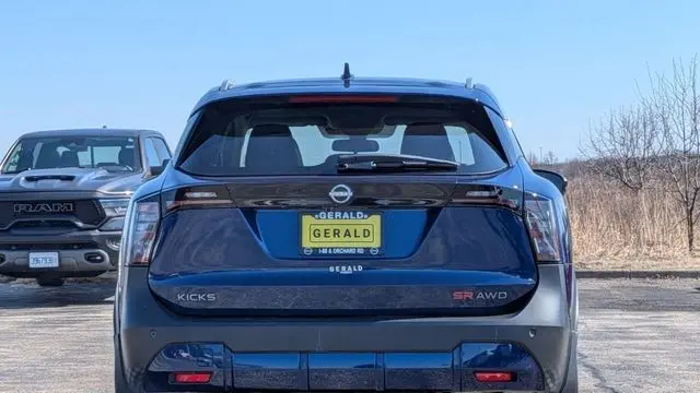 2025 Nissan Kicks SR
