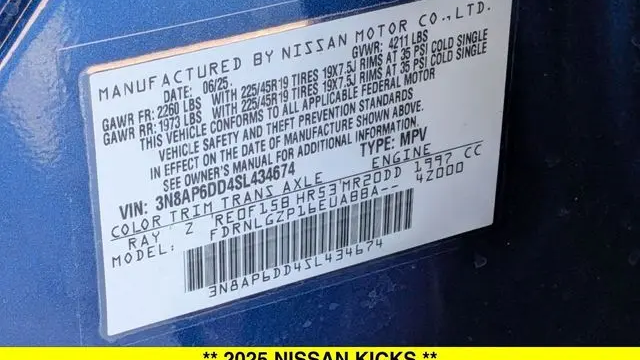 2025 Nissan Kicks SR