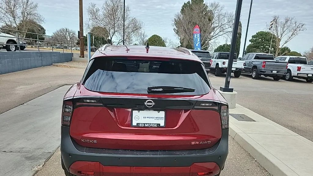 2026 Nissan Kicks SR