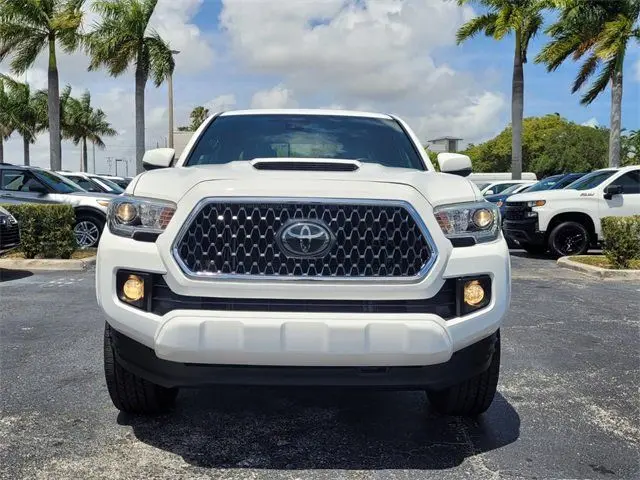 2018 Toyota Tacoma TRD Sport — photo 1 of 12