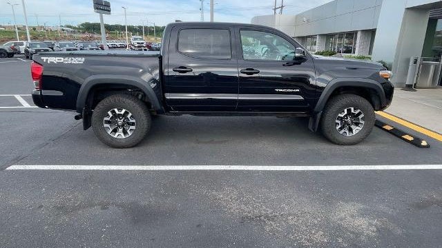 2017 Toyota Tacoma SR V6