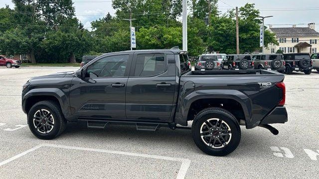 2024 Toyota Tacoma SR5