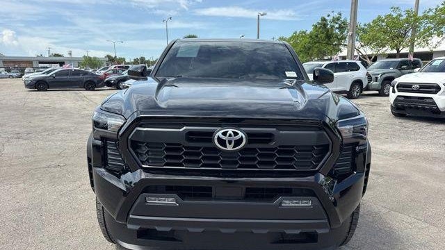 2025 Toyota Tacoma Trailhunter HV