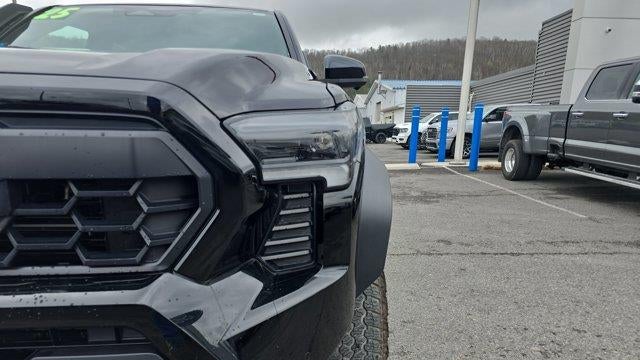 2025 Toyota Tacoma TRD Sport HV