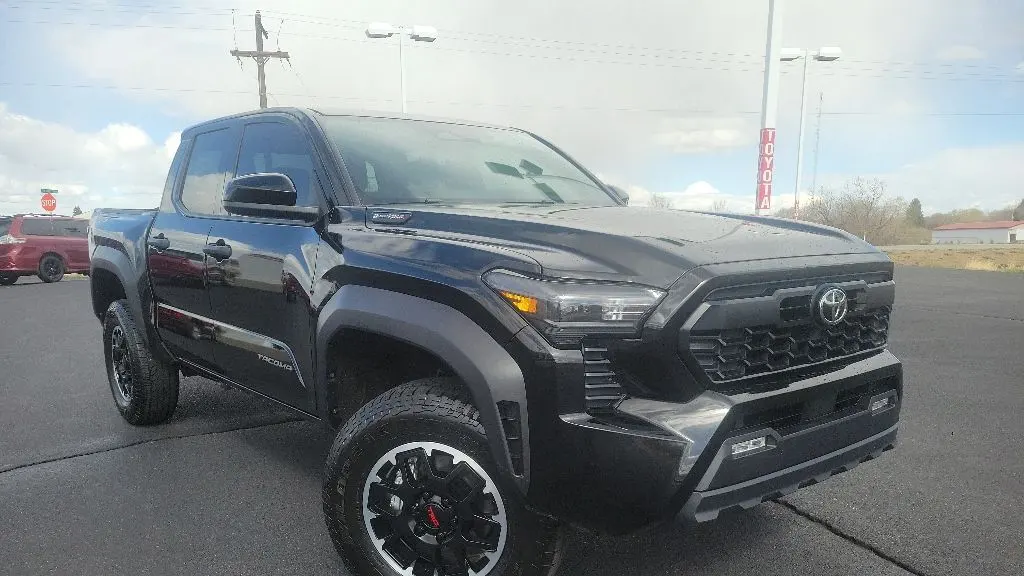 2025 Toyota Tacoma Trailhunter HV