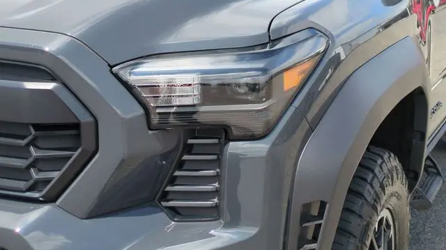 2025 Toyota Tacoma TRD Sport HV