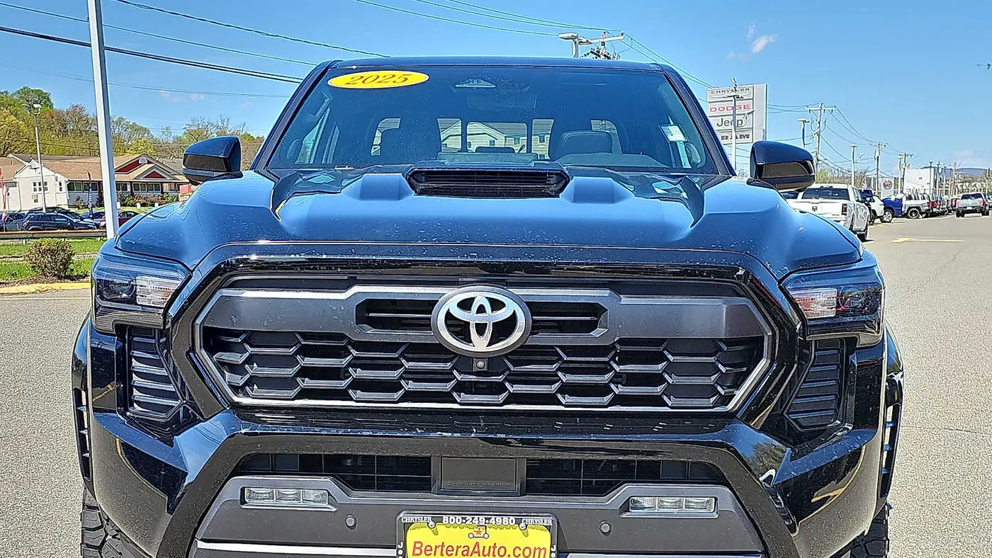 2025 Toyota Tacoma Trailhunter HV