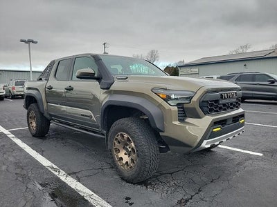 2024 Toyota Tacoma 4X4 Trailhunter HV 4DR Double Cab 5.0 FT SB