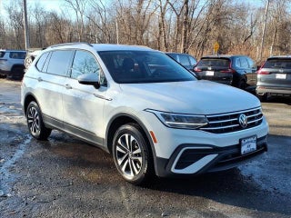 2022 Volkswagen Tiguan with Pure White Exterior