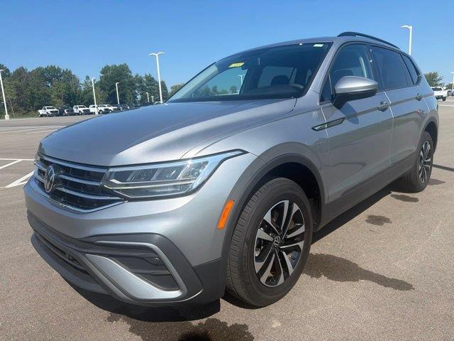 2022 Volkswagen Tiguan S — photo 1 of 12