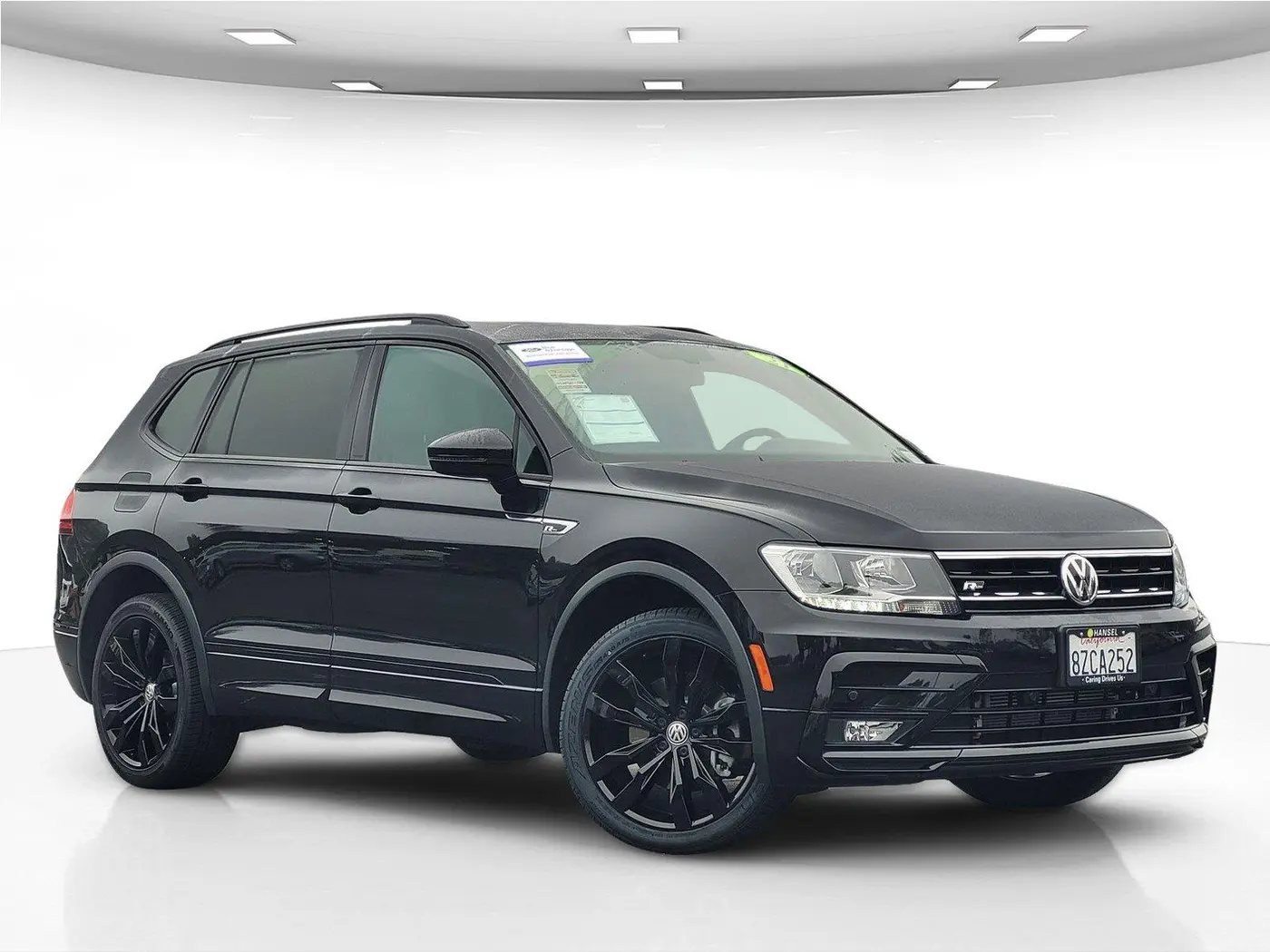 2021 Volkswagen Tiguan SE 4Motion — photo 1 of 12