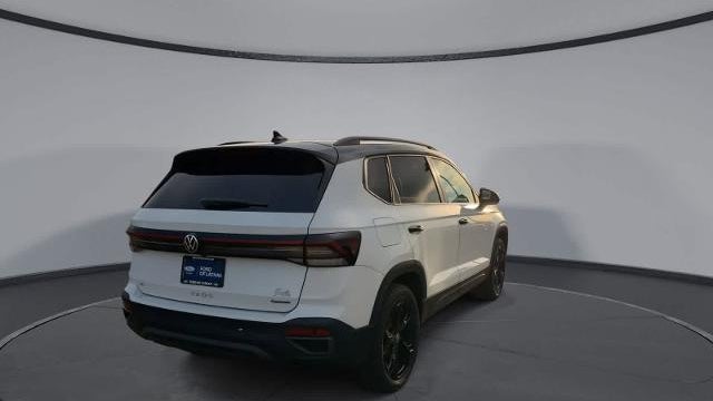 2025 Volkswagen Taos SE Black 4Motion