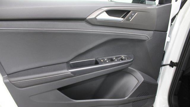 2026 Volkswagen Taos SE Black 4Motion