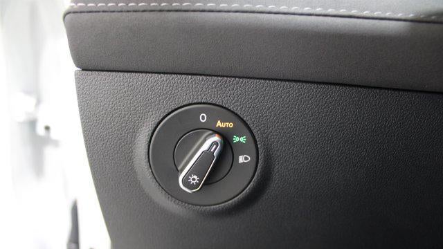 2026 Volkswagen Taos SE Black 4Motion
