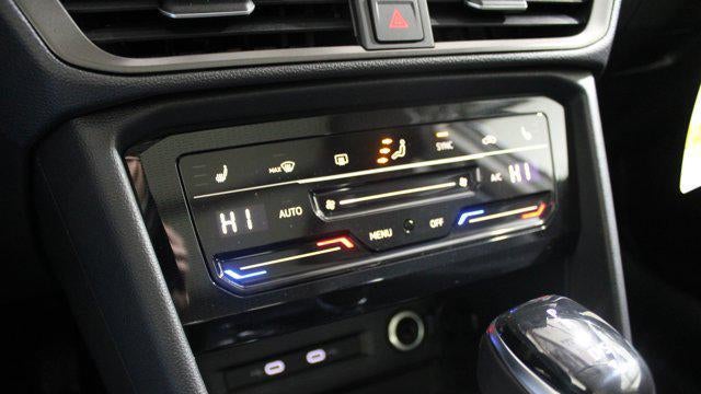 2026 Volkswagen Taos SE Black 4Motion